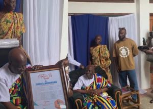 Kwabena Kwabena Pays A Courtesy Visit To Highlife Legend Agya Koo Nimo (PHOTOS)